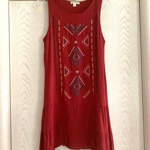 mi ami Sleeveless dress w/embroidered detail.